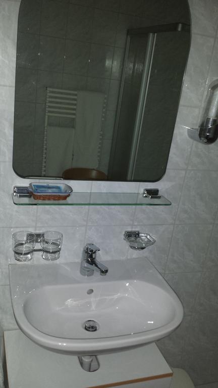 Hotel Gastwirtschaft Hornbach-Pinte Wasen Pokoj fotografie